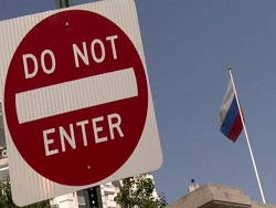 Госдеп США опроверг обвинения в угрозе взломать двери дипмиссии России