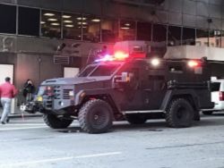 В центре Нью-Йорка прогремел взрыв: несколько человек пострадали