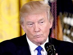 Трамп пригрозил сократить помощь Палестине за "неуважение" к США
