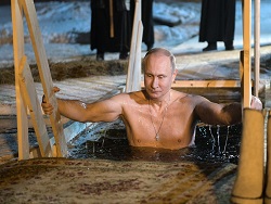 Владимир Путин окунулся в прорубь на Крещение